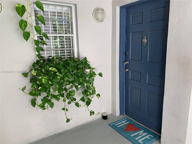 Building Photo - 130 Mendoza Ave