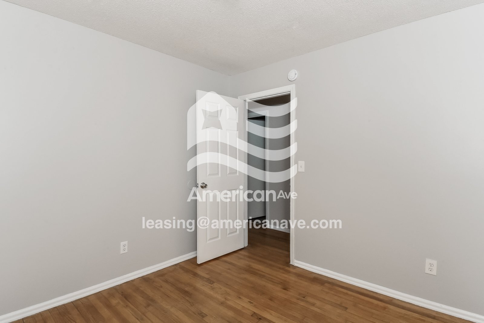 Building Photo - 4232 Shorecrest Dr