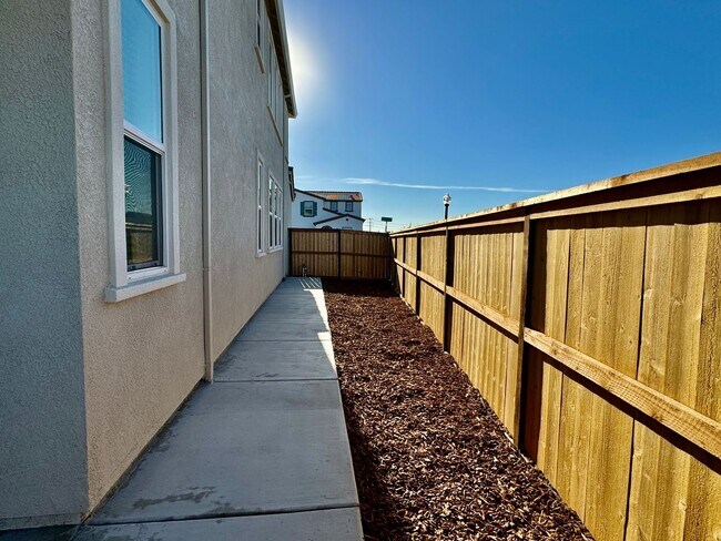 Building Photo - 243 Dock Cir