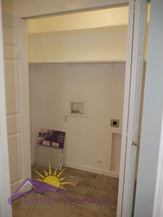 Building Photo - Bright Open 2 Bed 2 Bath 1,043 Sq Ft Antelope home