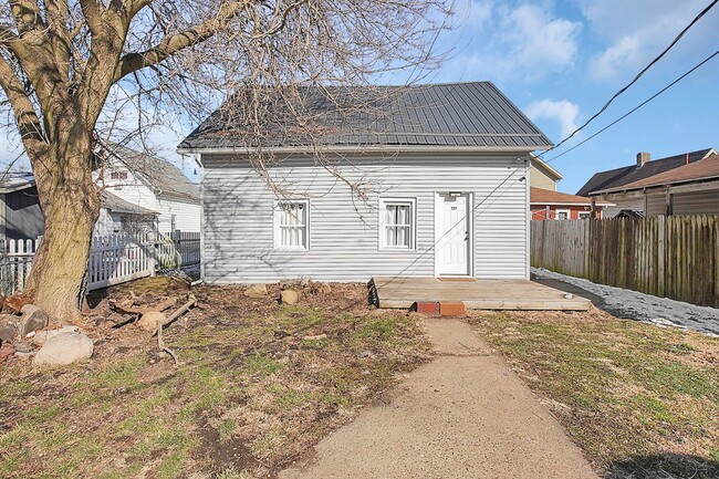 Building Photo - 131 S 2nd St