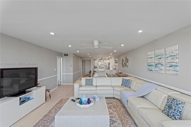 Building Photo - 3051 NE 48th St