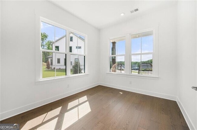 Building Photo - 2815 Medford Dr