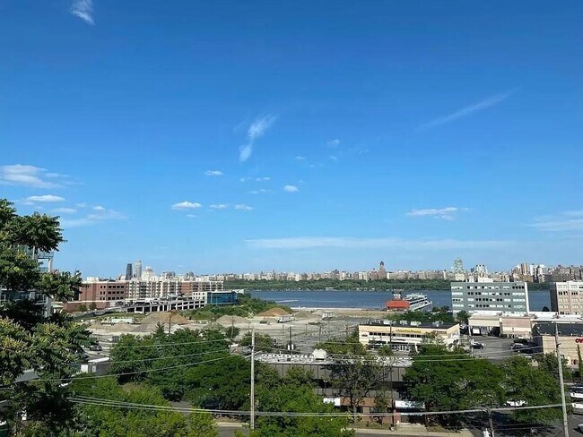 Building Photo - 9009 Riverside Pl