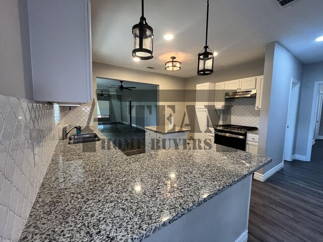 Building Photo - Modern 4 Bedroom 2 Bathroom home for rent!