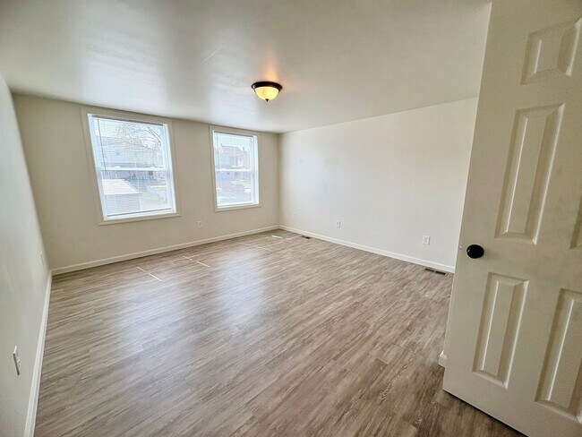 Building Photo - 518 E Cumberland St