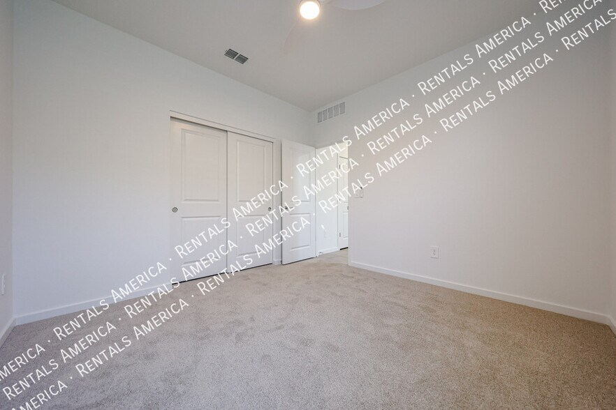 Building Photo - 3380 N Camden Dr