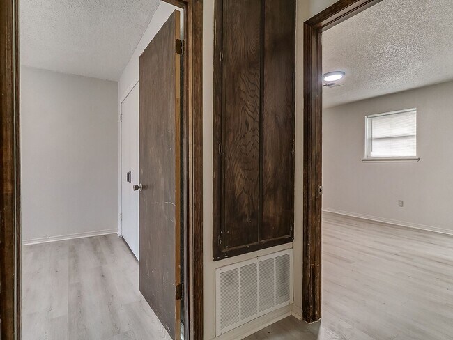 Building Photo - 2b 2ba in Piedmont Schools