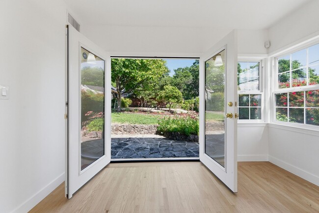 Building Photo - Charming 2 bed, 1.5 bath Alta Heights Home