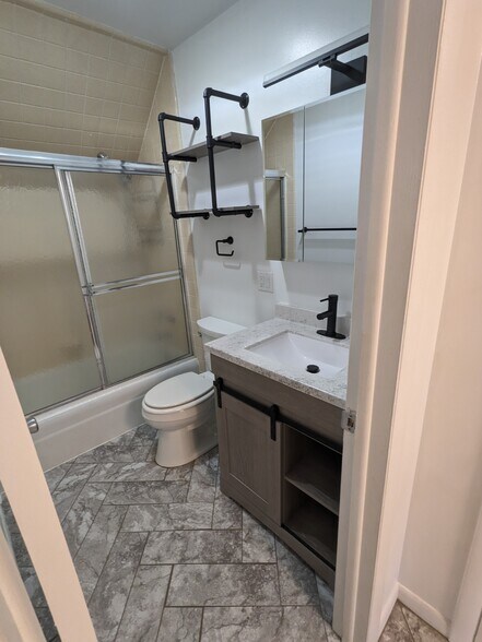 Bathroom - 316 S. Macomb