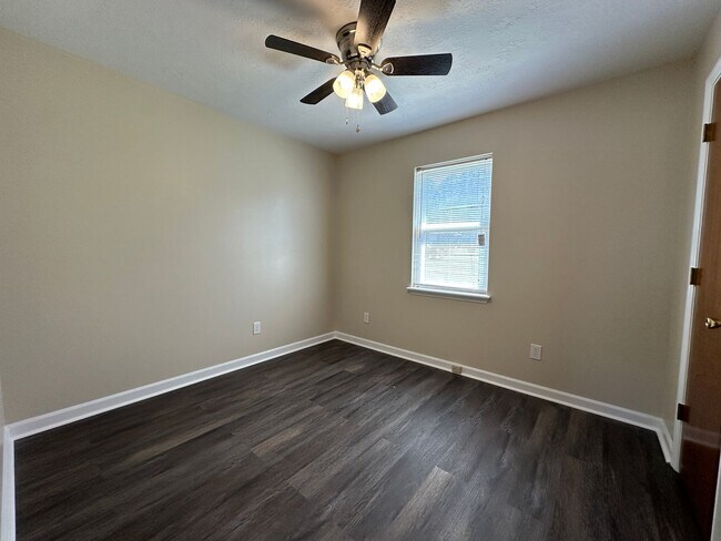 Building Photo - Woodlake - Richmond