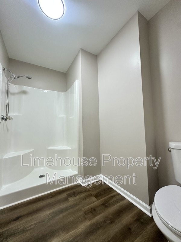 Building Photo - 5652 Glen View Dr