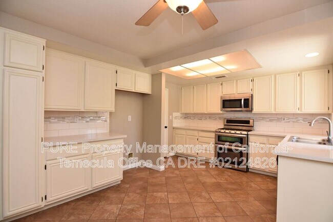 Building Photo - 39265 Corte Pluma