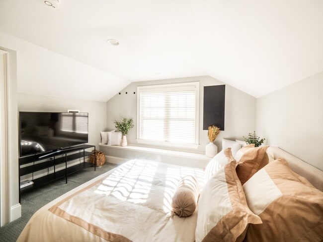 Building Photo - 38 Troy Ln