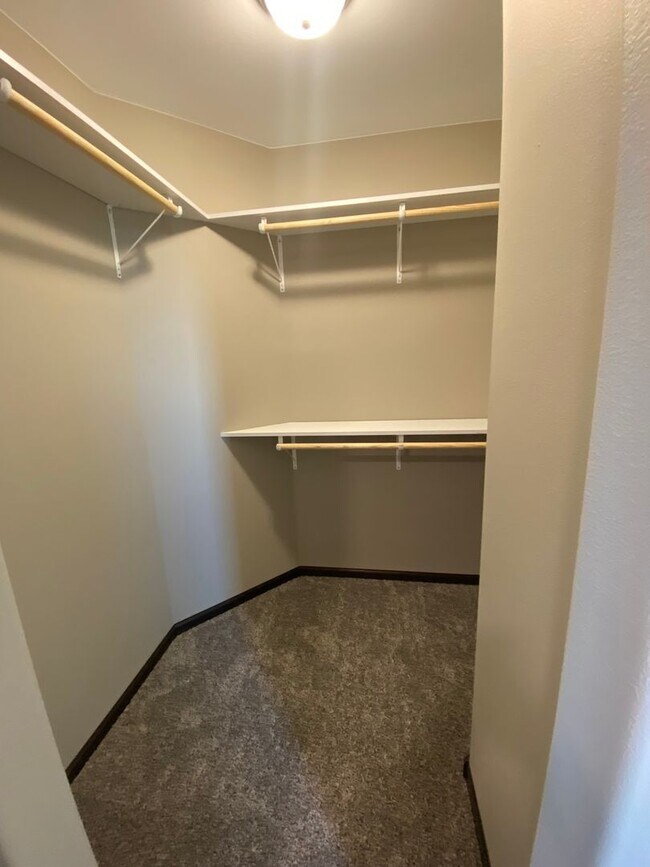 Building Photo - 4 BED | 3 BATH | DOUBLE GARAGE | RAPID VALLEY