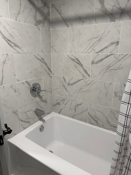 Building Photo - 613 Kirkland St