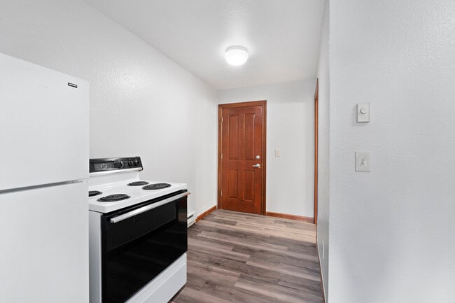 Building Photo - 403 1/2 Garfield St S-19