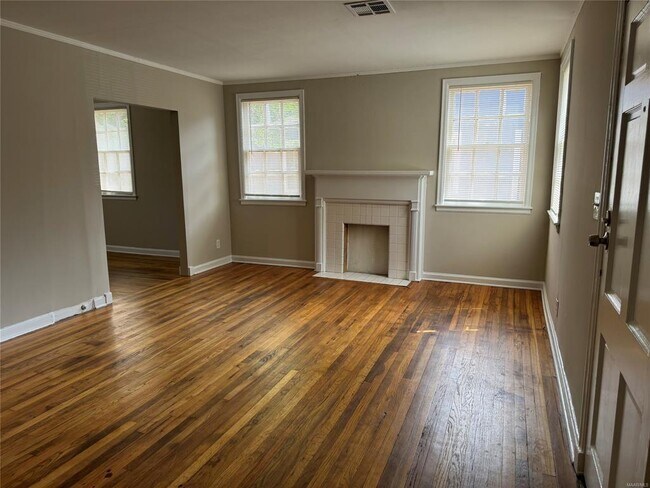 Building Photo - 19 Bradley Dr