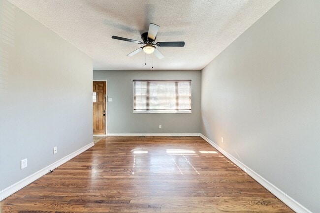 Building Photo - 3633 Shores Dr