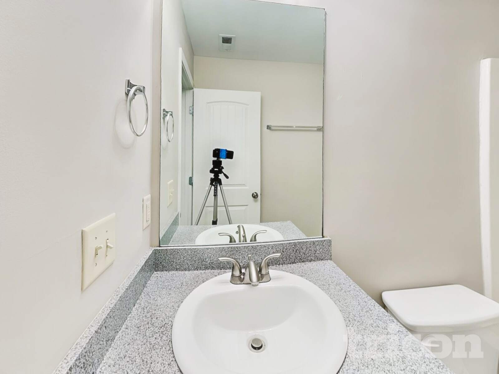 Building Photo - 17 Carriage Hls Dr SE