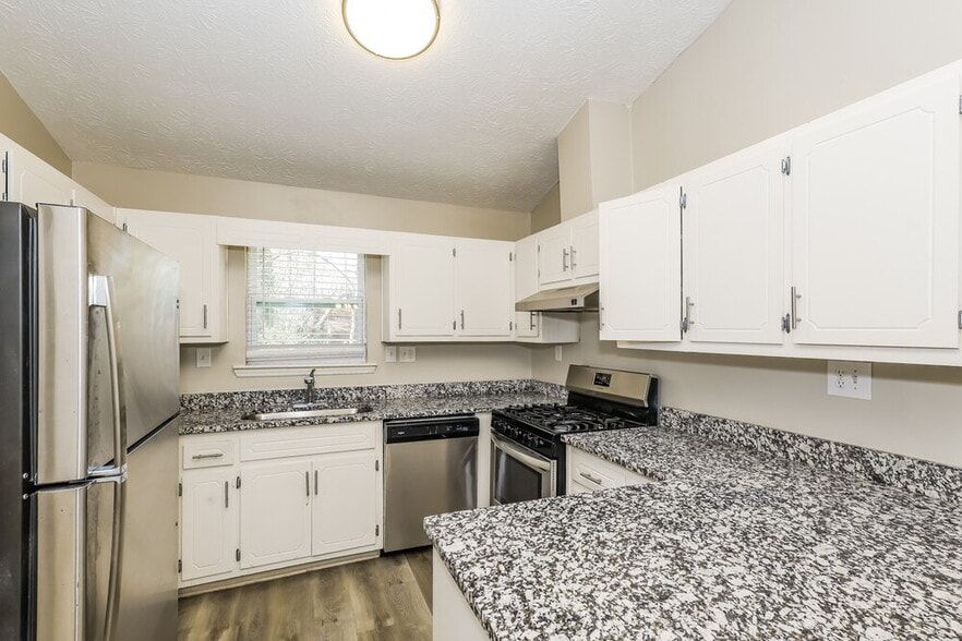 Building Photo - 9185 Sunset Dr