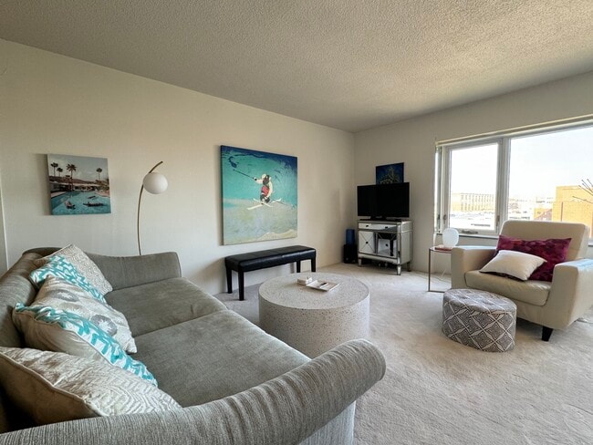 Building Photo - 4545 Wornall Rd