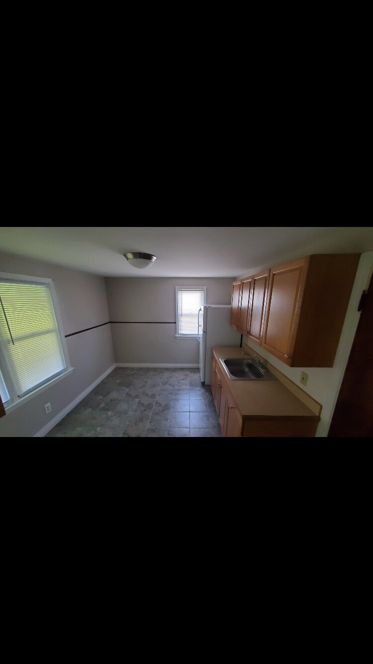 Building Photo - 125 Shoshone St