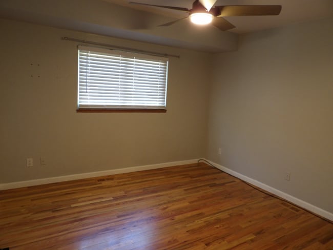 Building Photo - 5560 Sacramento Pl