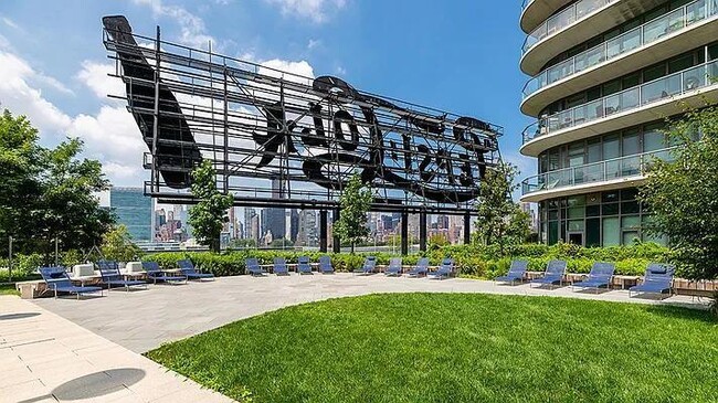 Building Photo - 1 bedroom in LONG ISLAND CITY NY 11109