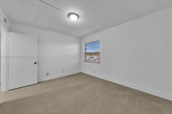 Building Photo - 650 SW 124th Terrace