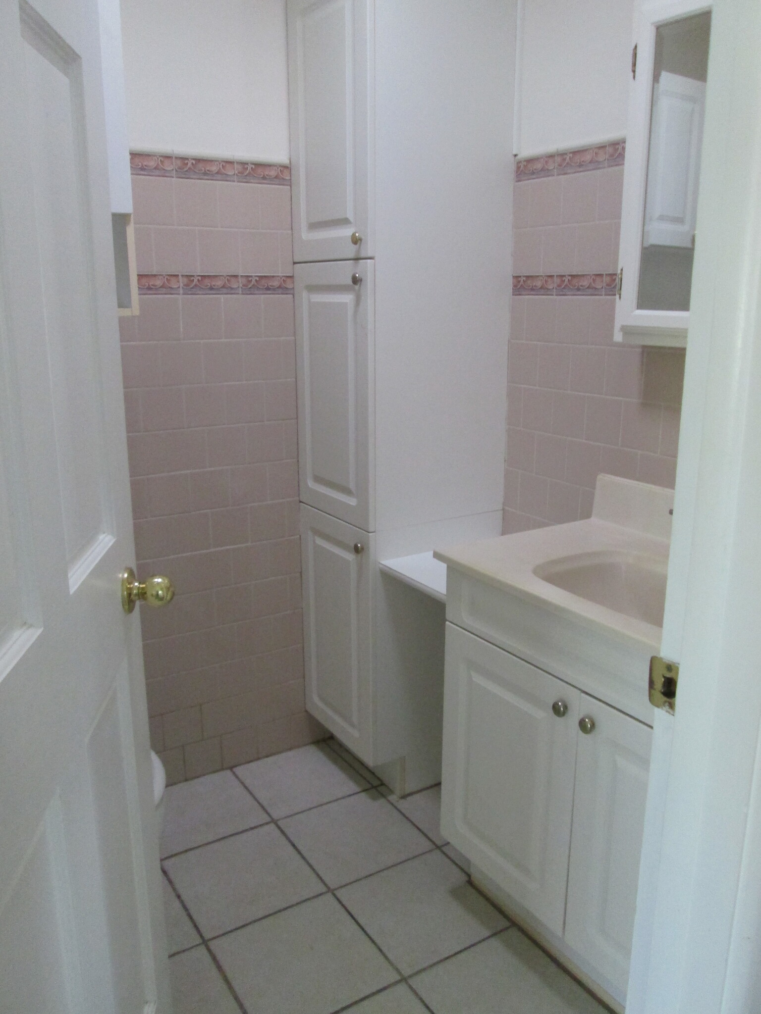 bathroom - 503 N Sherman Ave