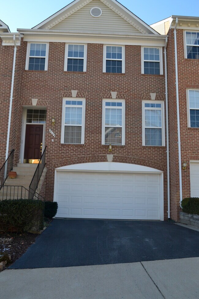 Front of townhouse - 3163 Grovehurst Pl
