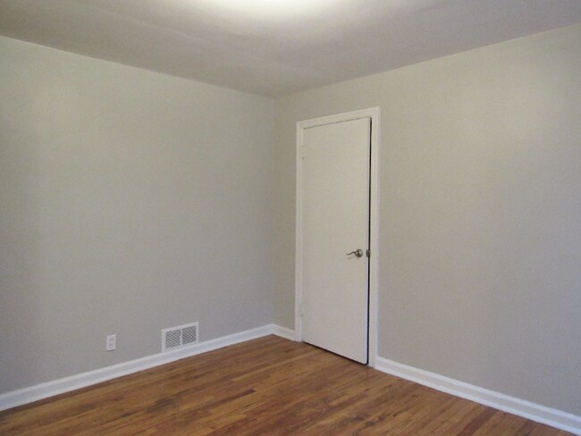 Building Photo - 3647 Ravenwood Ave