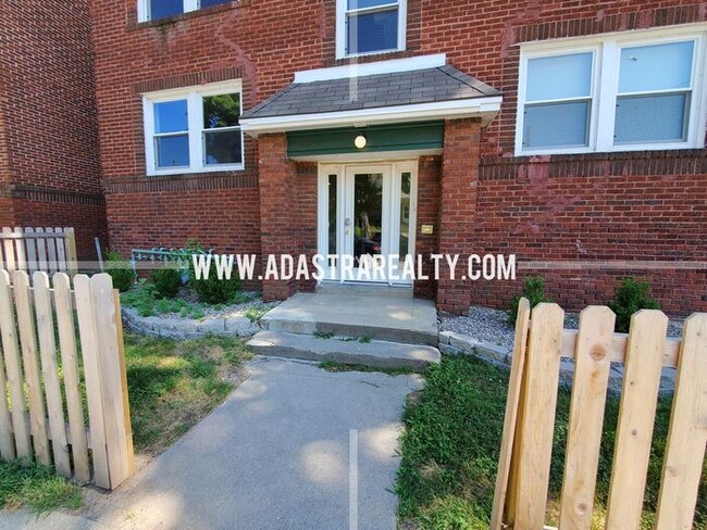 Building Photo - 1 Bedroom Apartment in Westport-Available ...