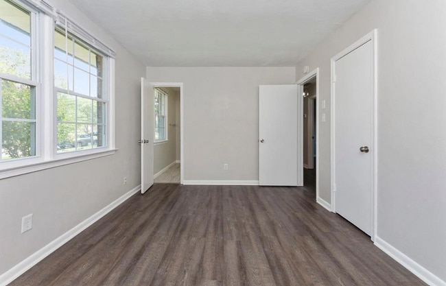 Building Photo - 605 Presidential Blvd