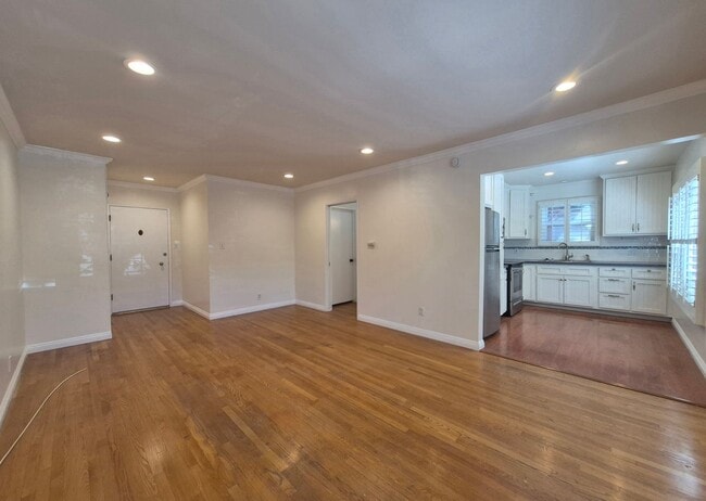 Building Photo - Charming One Bedroom, One Bath Unfurnished Apartment