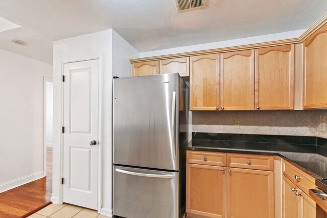Building Photo - Stunning Berkman Plaza Condo