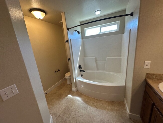 Building Photo - "Charming 4-Bed Home with Granite Accents & Hardwood Elegance in Meridian!"