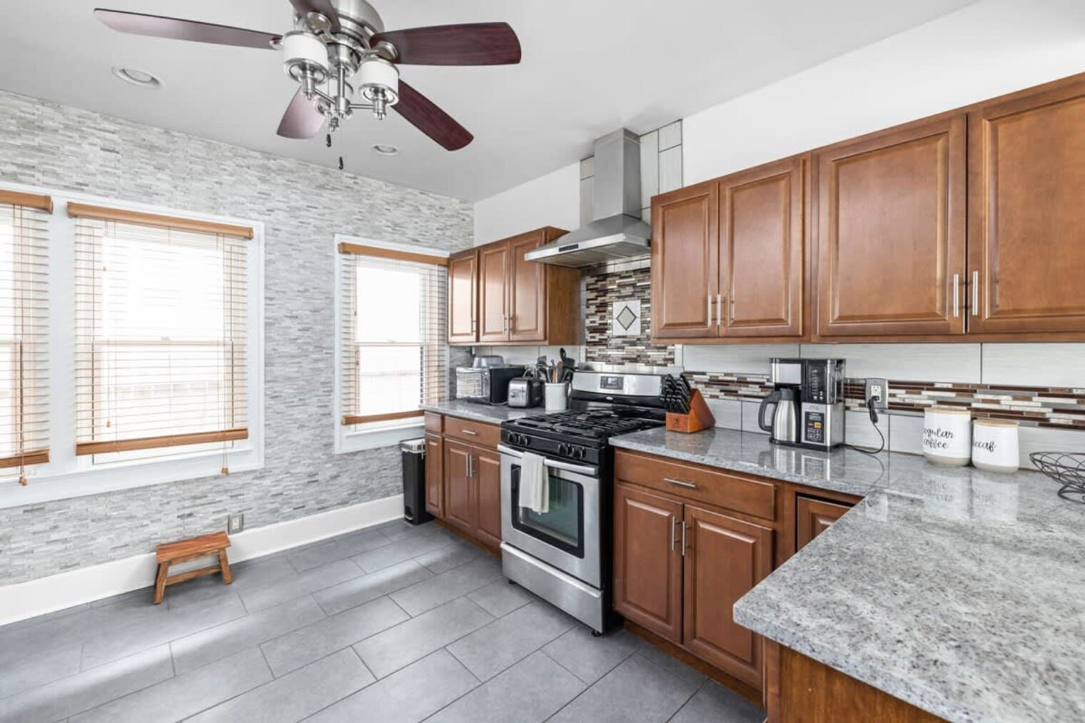 Building Photo - 4452 Carrollton Ave