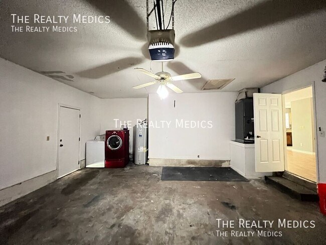 Building Photo - 109 E Osceola St