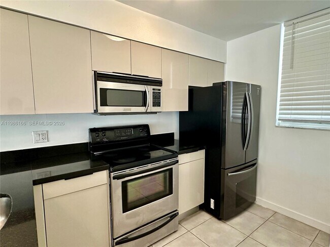 Building Photo - 750 NE 64th St