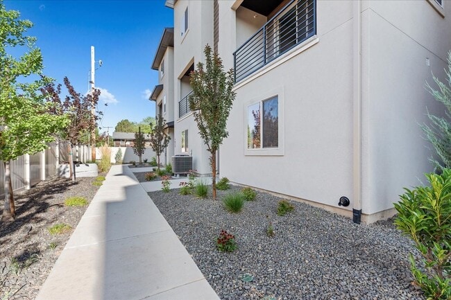 Building Photo - BRAND NEW 3 bed 3.5 bath townhouse