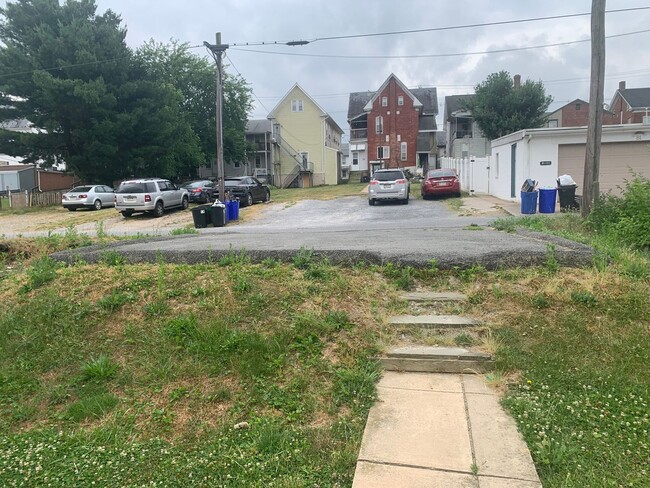 Building Photo - Dallastown SD 3 Bedroom House-Yard, Parking