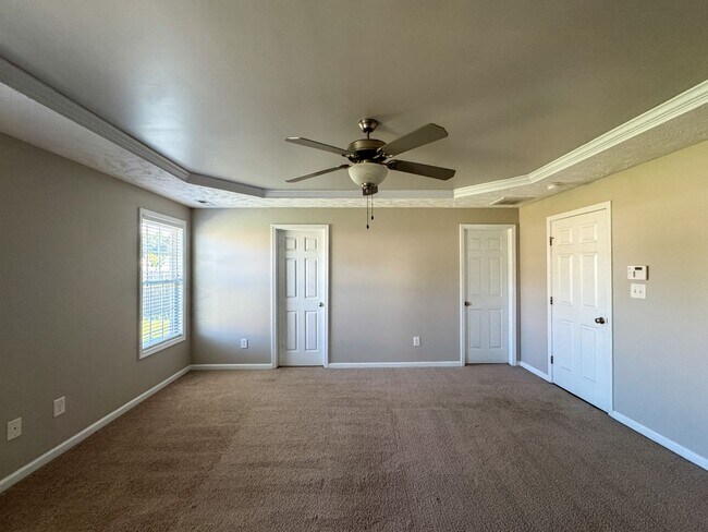Building Photo - Lovely 4 Bed 2 Bath Home in West Gate
