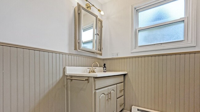 Building Photo - 3 bedroom (Entire House) in the Solitude Village section of High Bridge