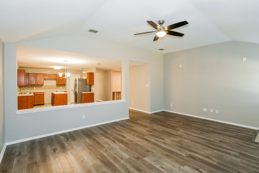 Building Photo - 217 Hilltop Dr