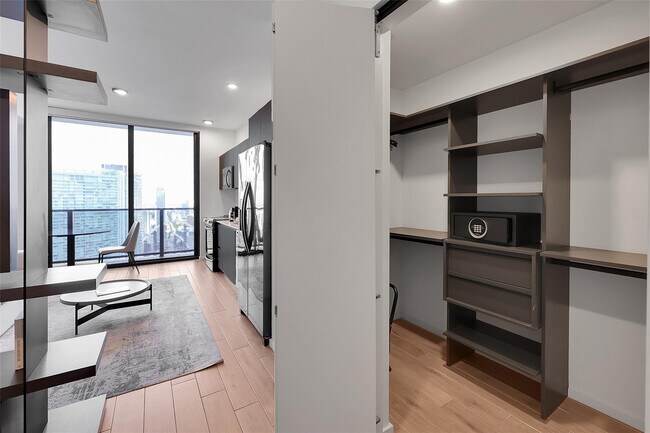 Building Photo - 398 NE 5th St