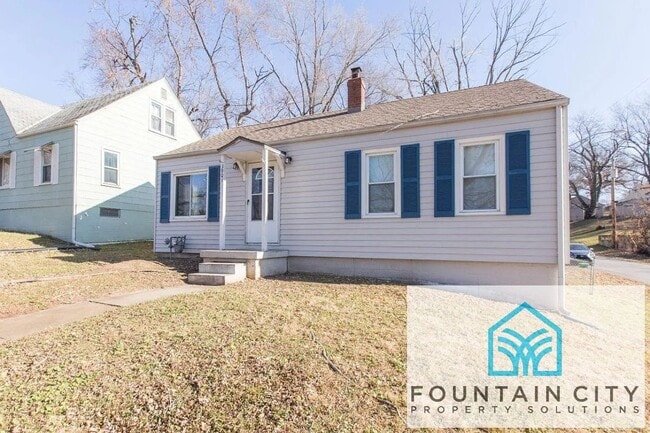 Primary Photo - 3901 N Spruce Ave