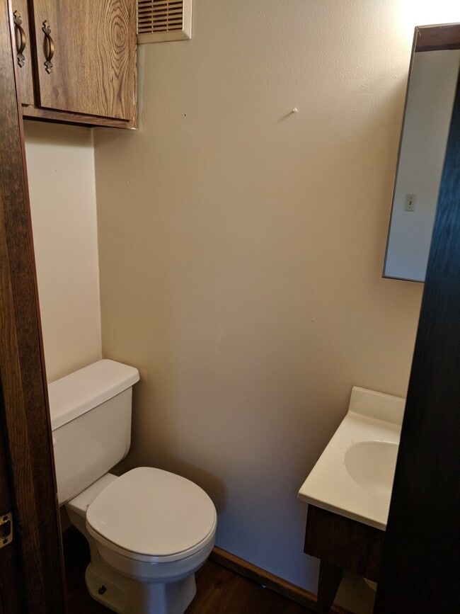 Building Photo - Newly Remodeled Affordable 2 Bedroom 1.5 B...