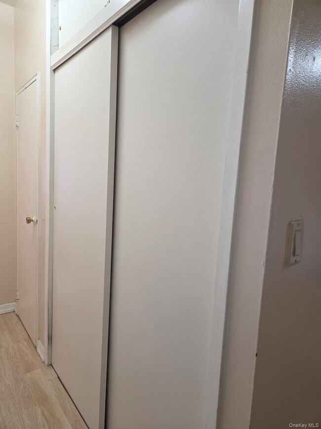 Building Photo - 267 N Newbridge Rd